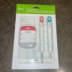 Cricut Paper Crafting Set